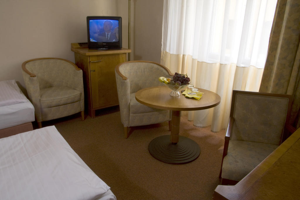 Dr. Adler Spa & Kurhotel Františkovy Lázně الغرفة الصورة