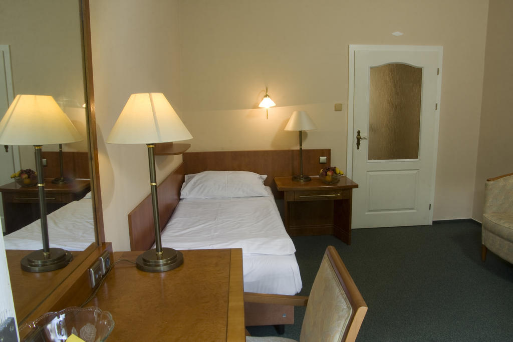 Dr. Adler Spa & Kurhotel Františkovy Lázně الغرفة الصورة